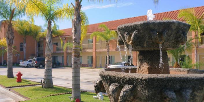  | Days Inn & Suites by Wyndham South Gate