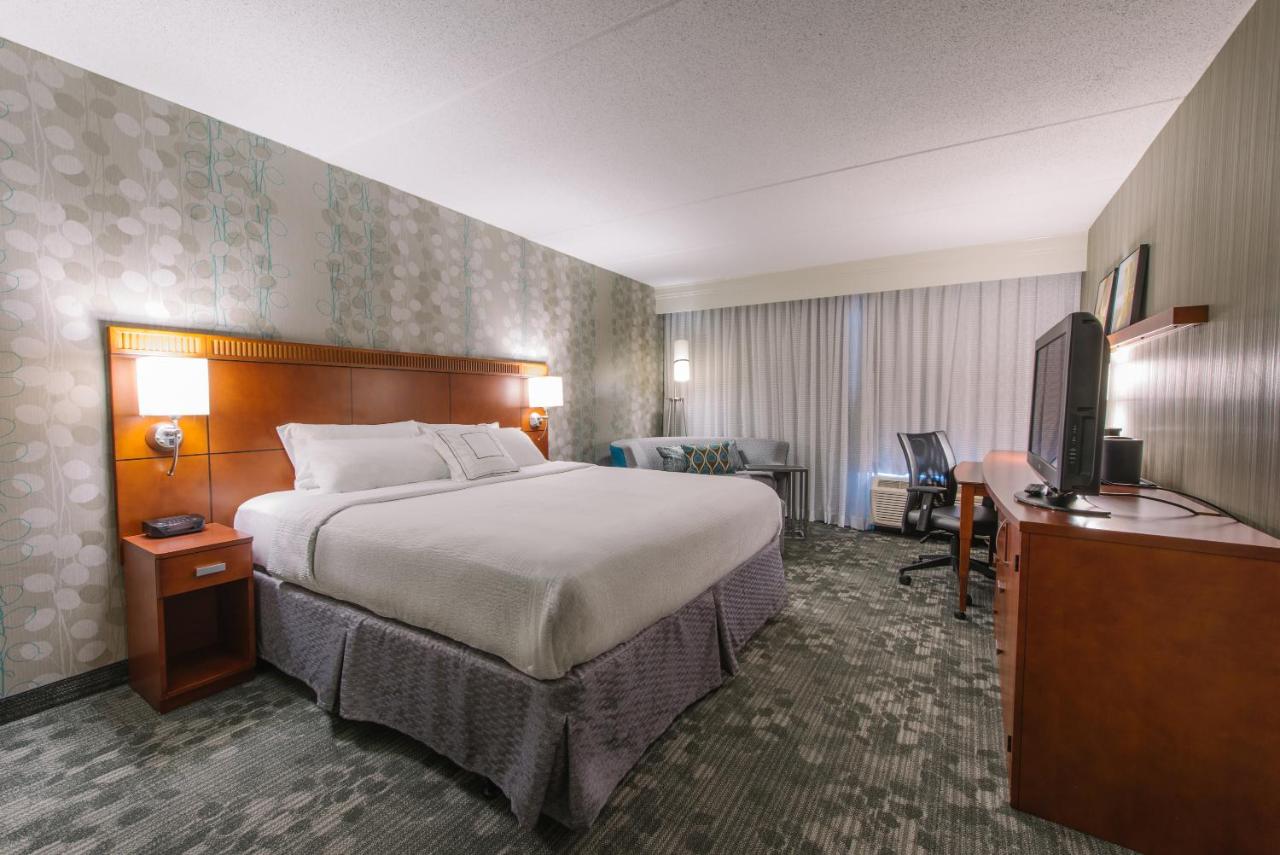King Room at Courtyard by Marriott Nashua