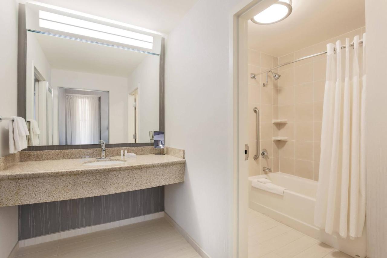 | Courtyard by Marriott Pittsburgh Downtown