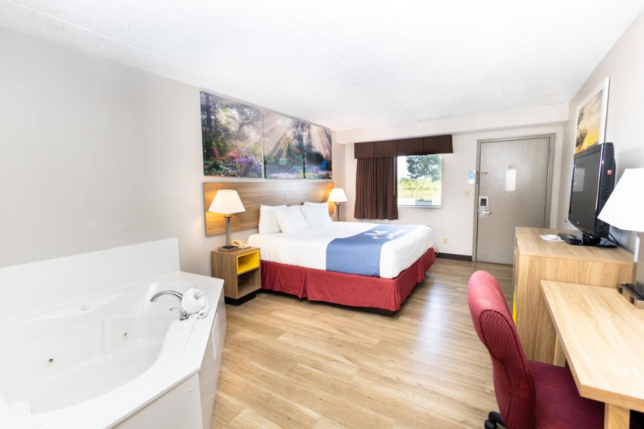 | Days Inn by Wyndham Dayton Huber Heights Northeast