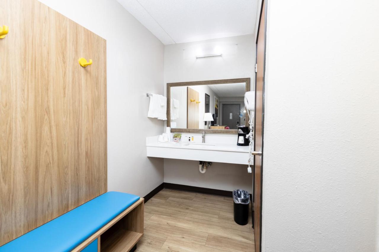 | Days Inn by Wyndham Dayton Huber Heights Northeast
