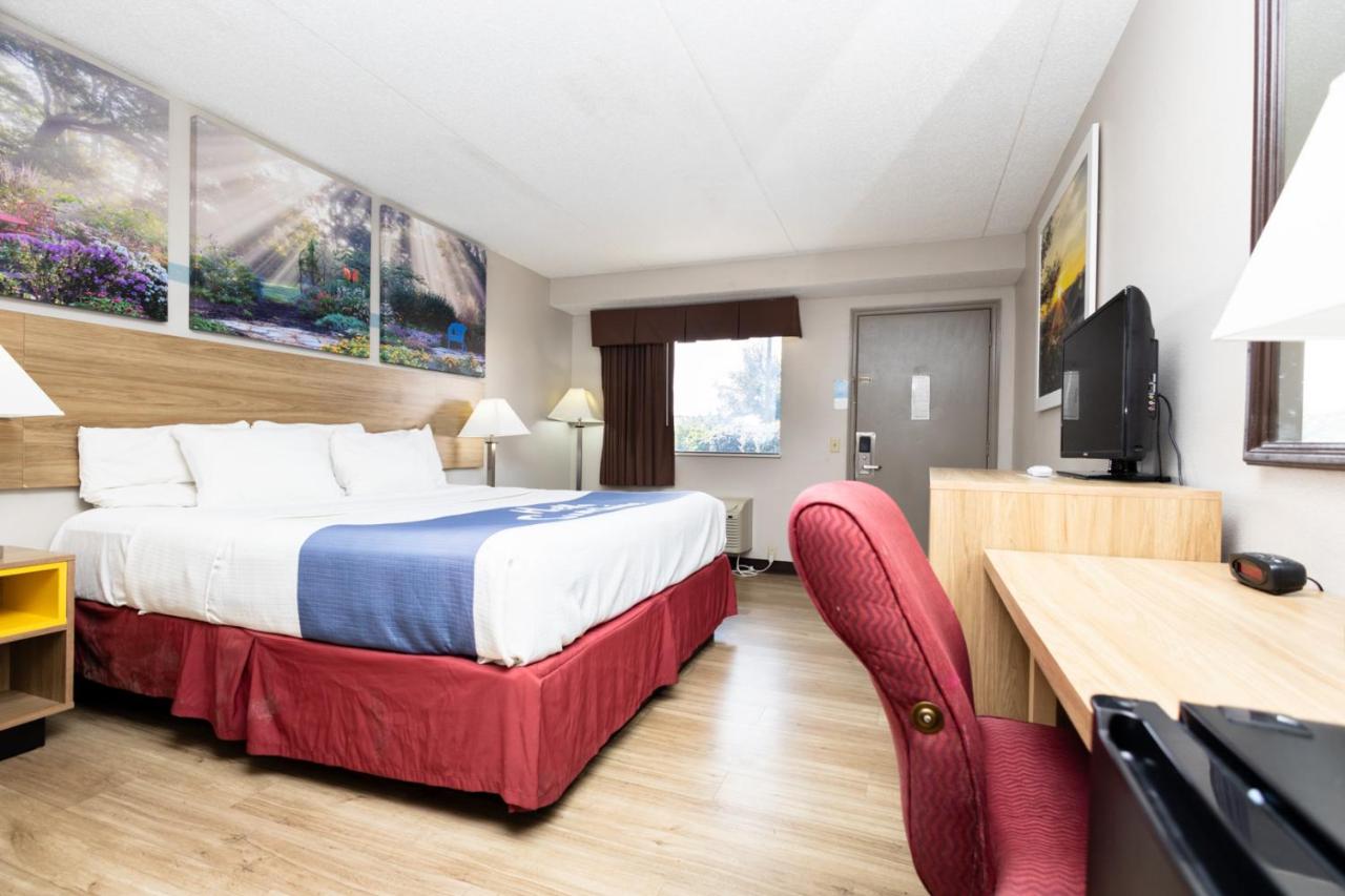 | Days Inn by Wyndham Dayton Huber Heights Northeast