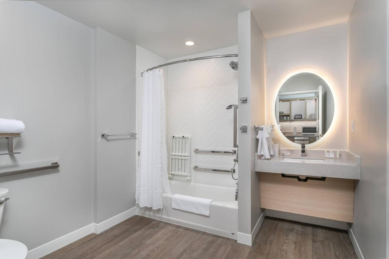 King Studio with Sofa Bed and Adapted Tub - Mobility Accessible at TownePlace Suites by Marriott Nashville Midtown