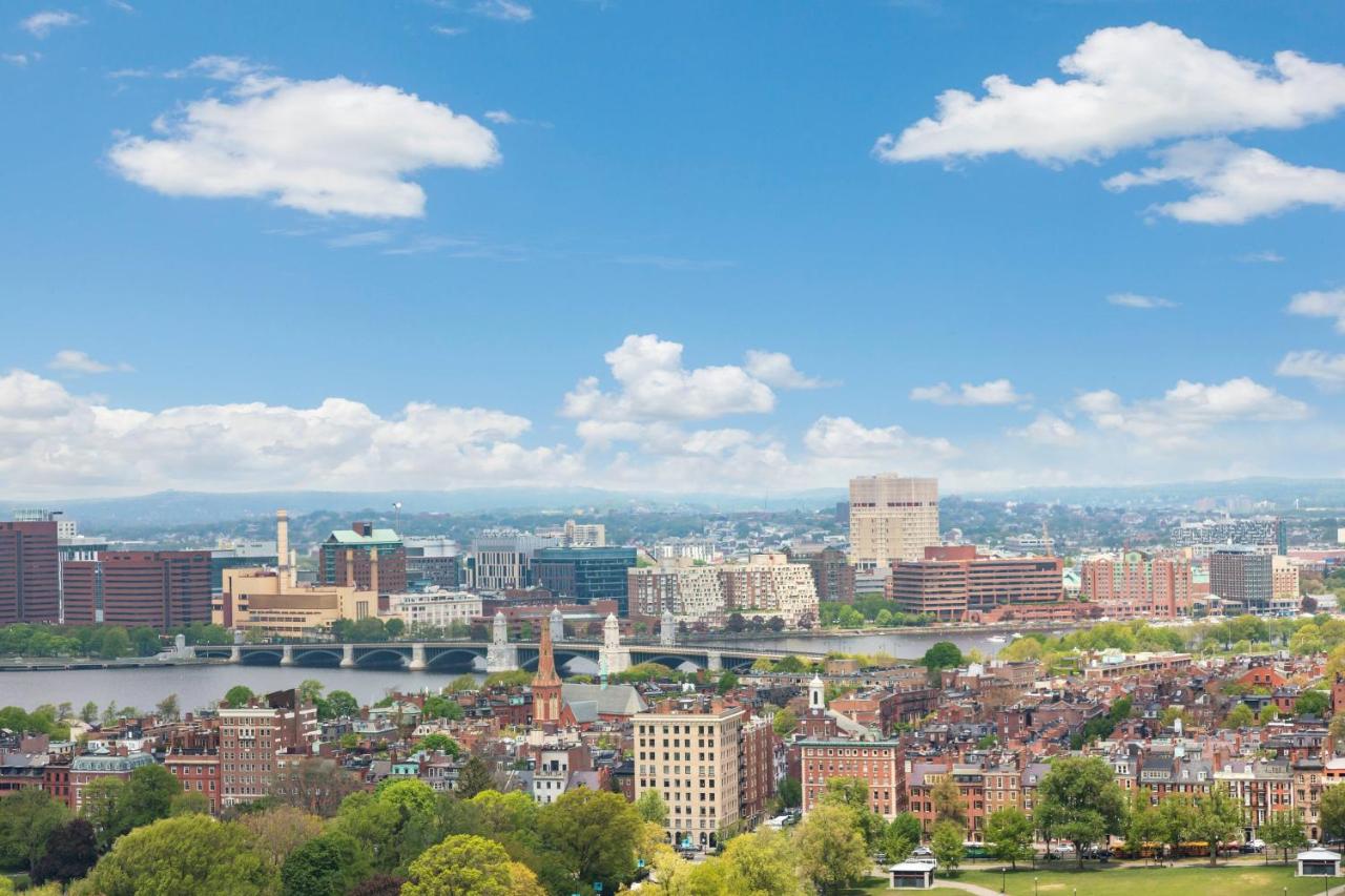 River View, Guest room, 1 Queen at Moxy Boston Downtown
