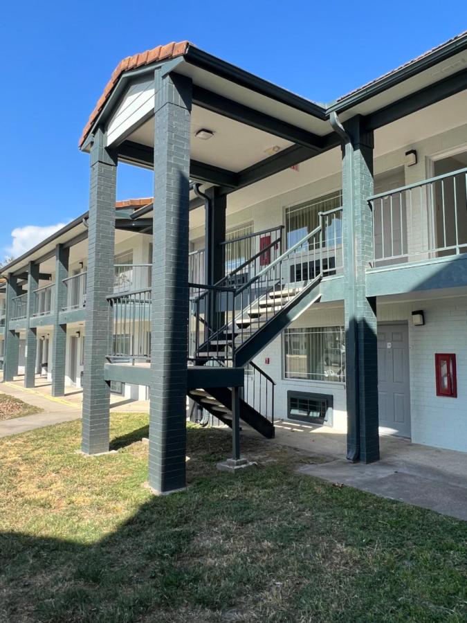 | Relax Inn Channelview