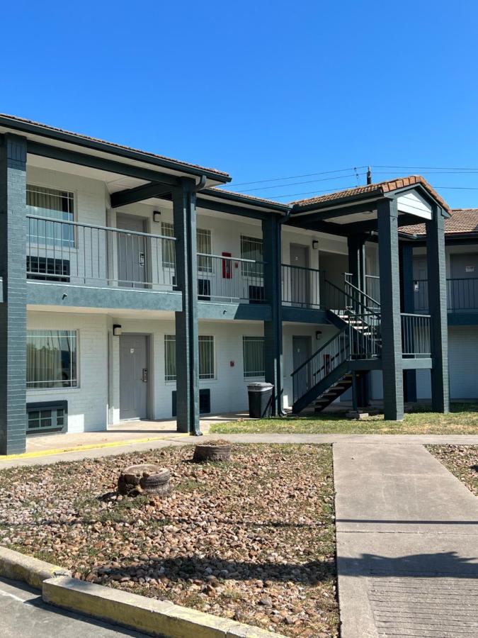 | Relax Inn Channelview