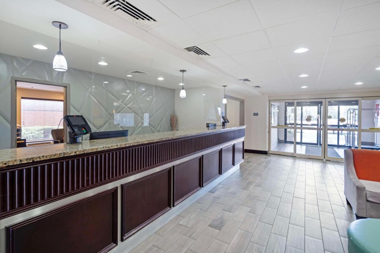 | Best Western Plus Chicagoland - Countryside