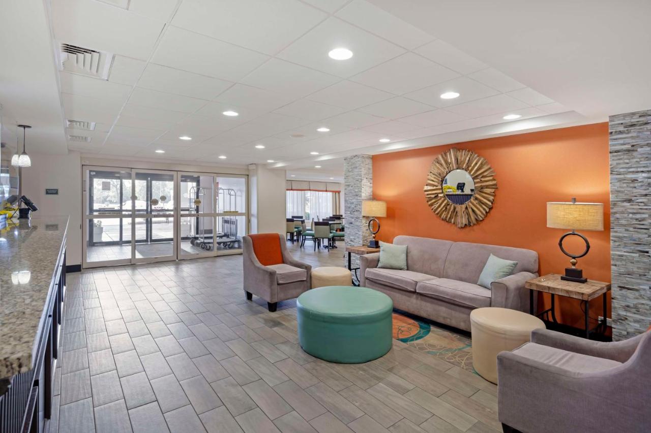 | Best Western Plus Chicagoland - Countryside