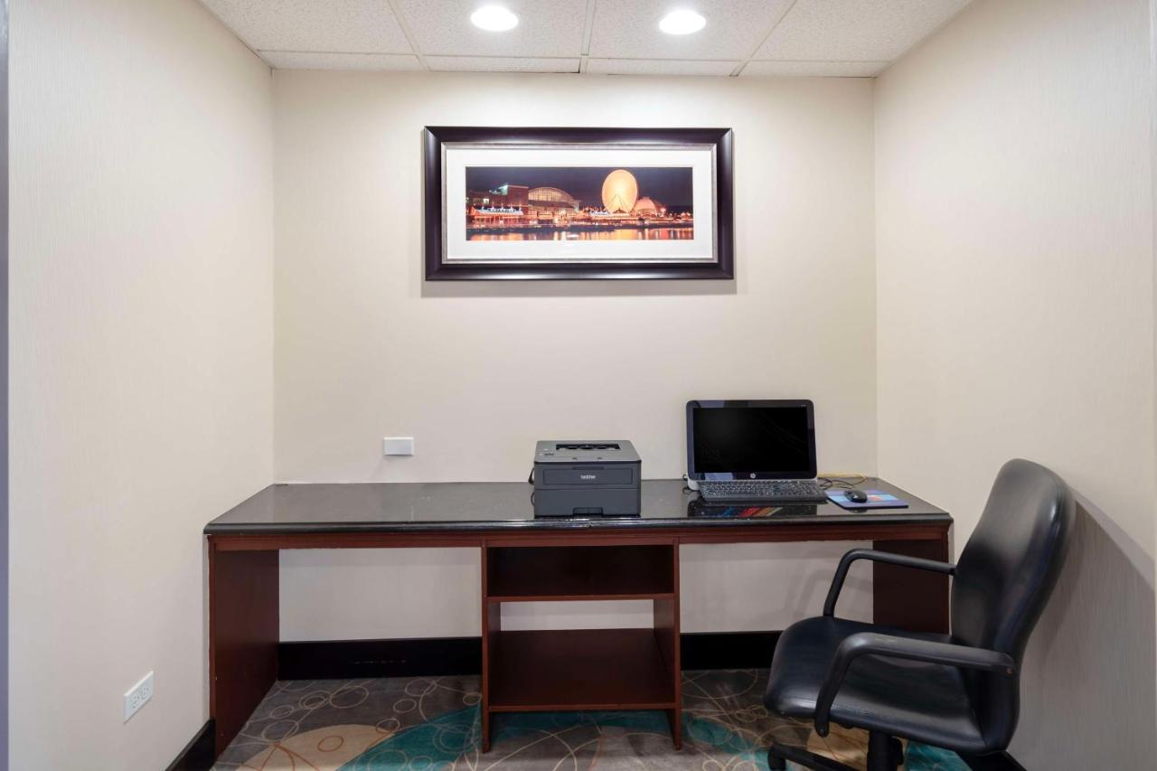 | Best Western Plus Chicagoland - Countryside