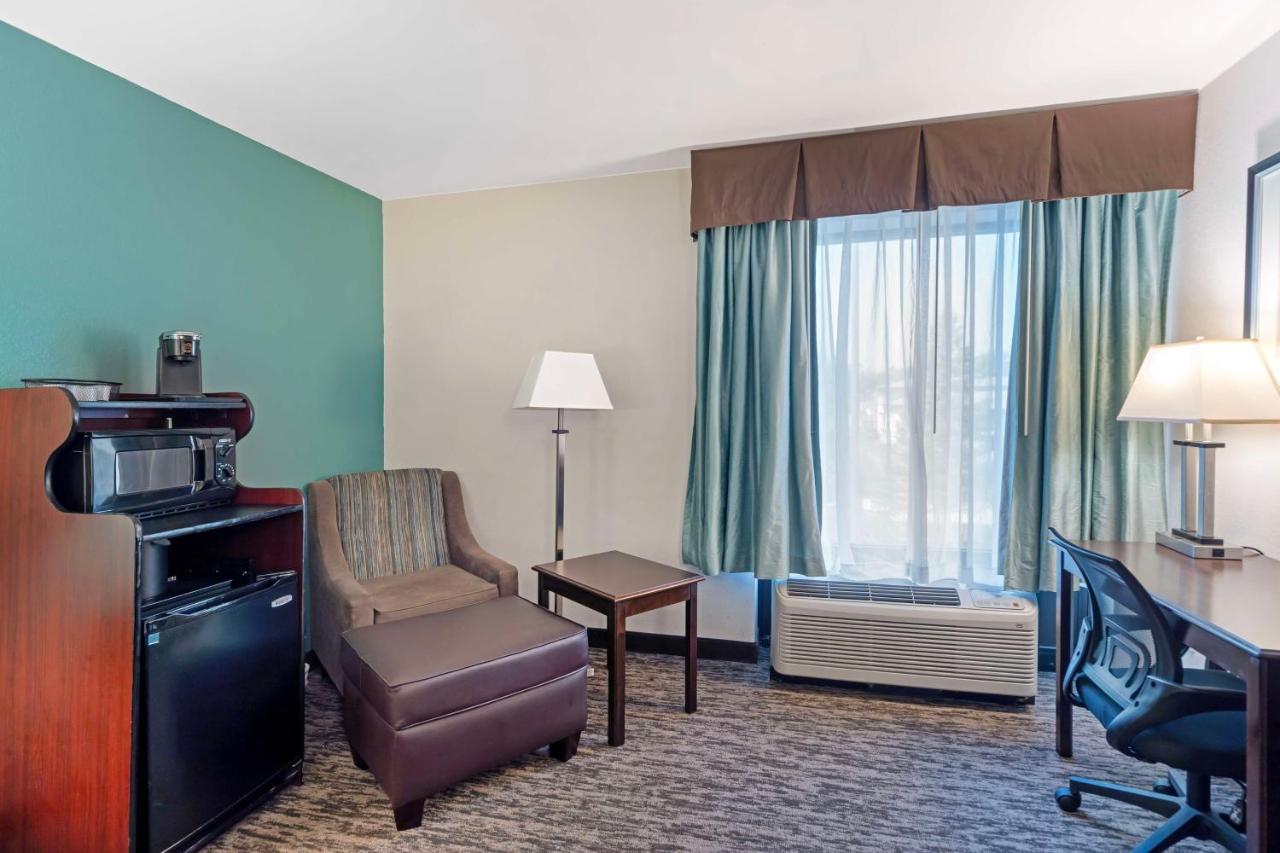 | Best Western Plus Chicagoland - Countryside