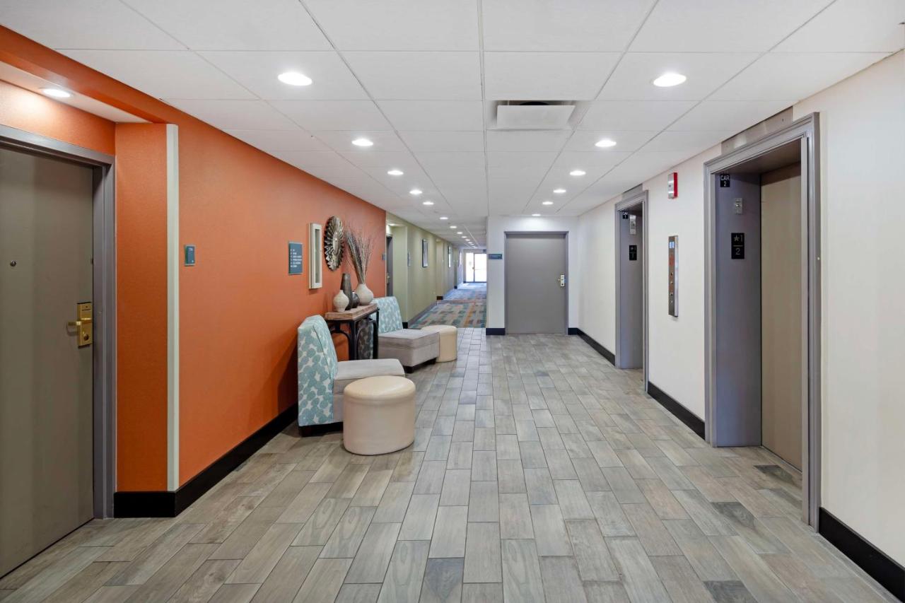 | Best Western Plus Chicagoland - Countryside