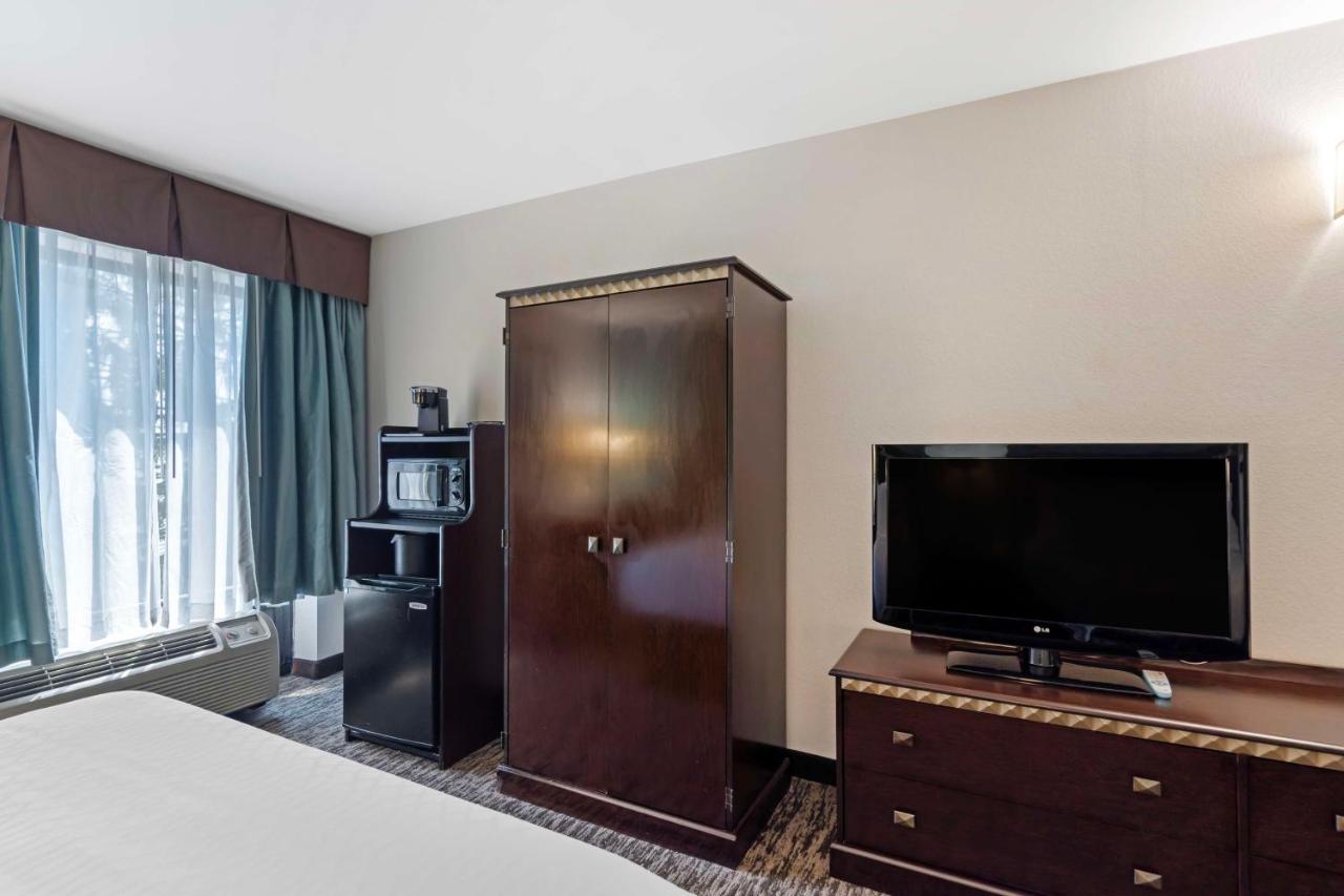 | Best Western Plus Chicagoland - Countryside