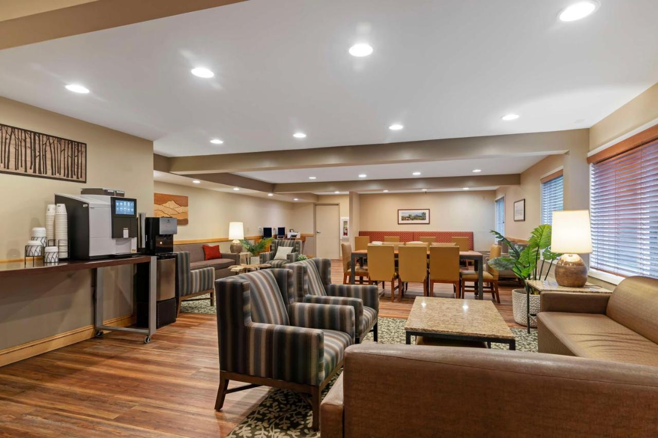 | Best Western Plus Windjammer Inn & Conference Center