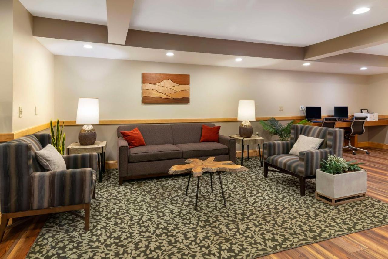 | Best Western Plus Windjammer Inn & Conference Center