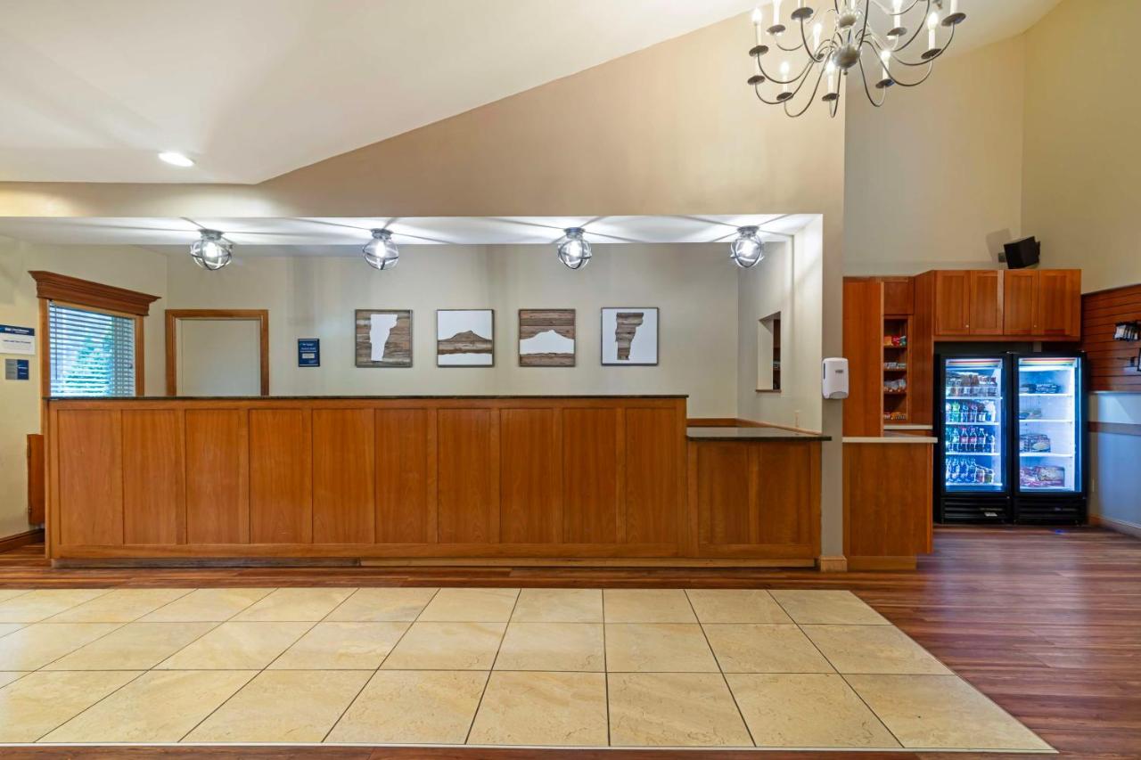 | Best Western Plus Windjammer Inn & Conference Center