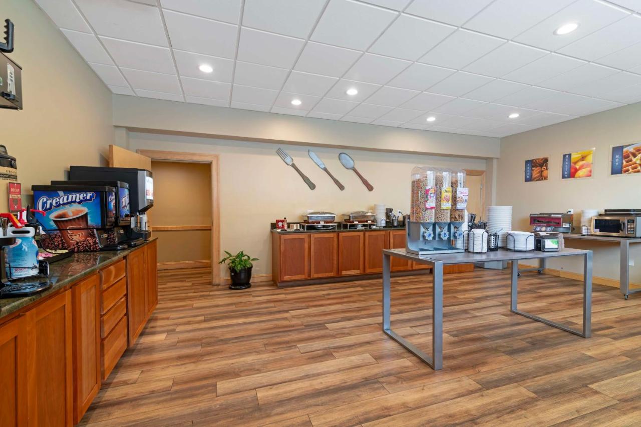 | Best Western Plus Windjammer Inn & Conference Center