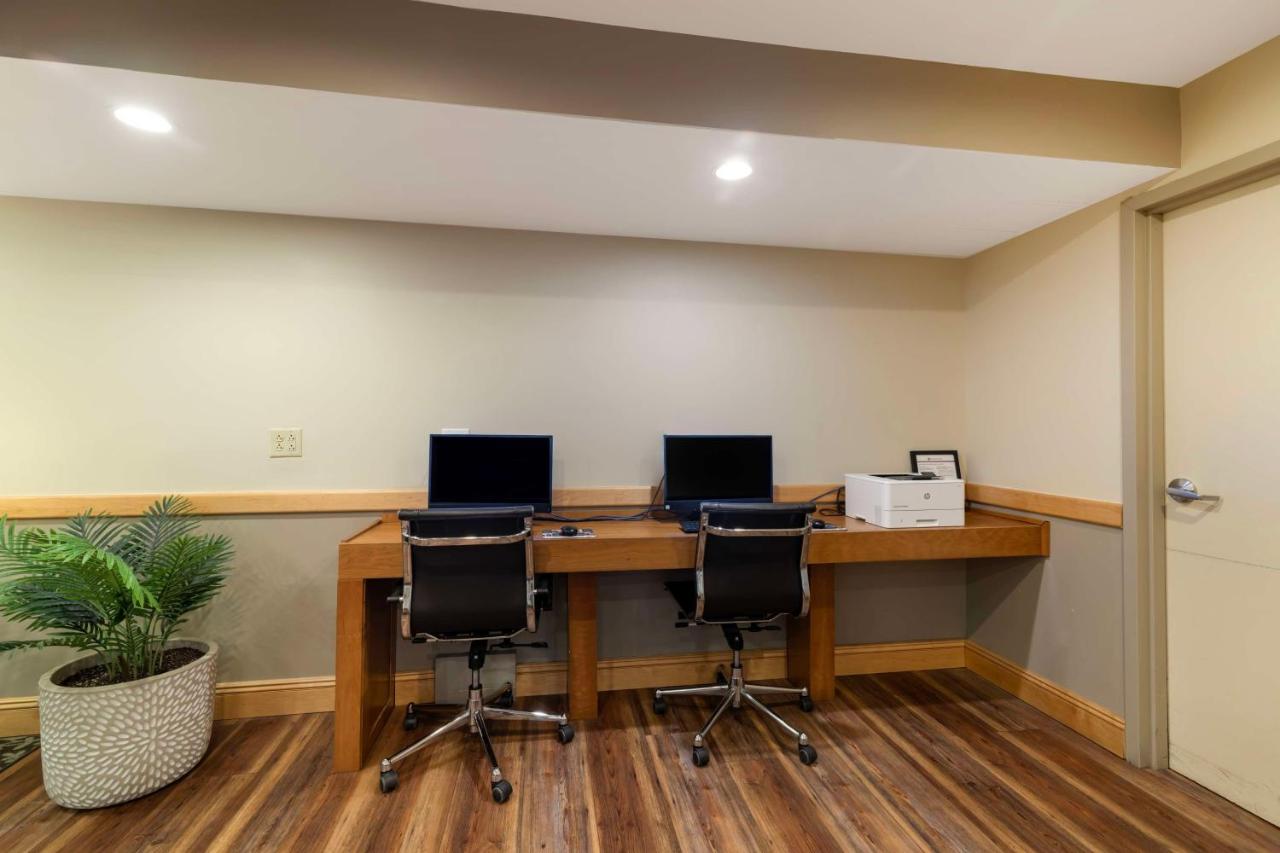 | Best Western Plus Windjammer Inn & Conference Center