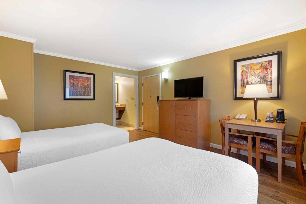 Double Room with Two Double Beds - Pet Friendly at Best Western Plus Windjammer Inn & Conference Center