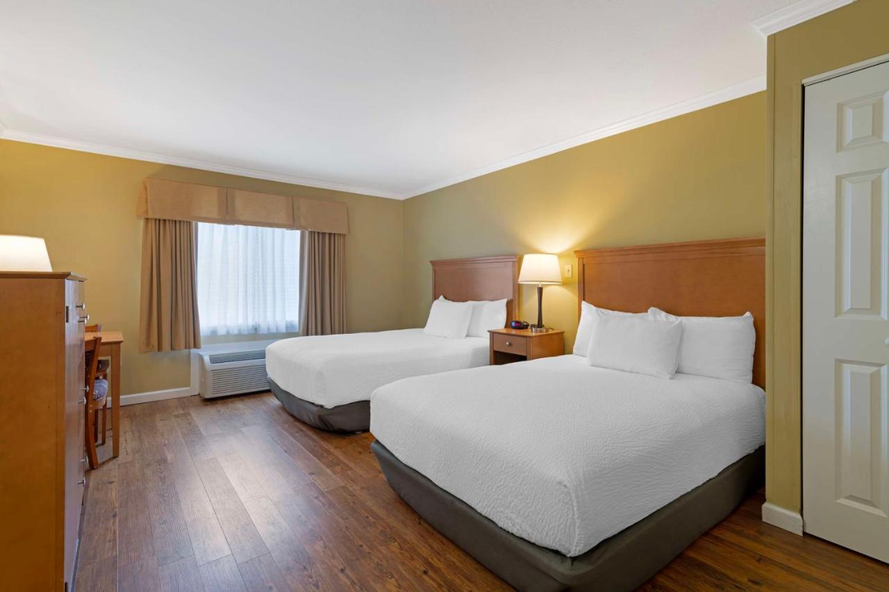 Double Room with Two Double Beds - Pet Friendly at Best Western Plus Windjammer Inn & Conference Center
