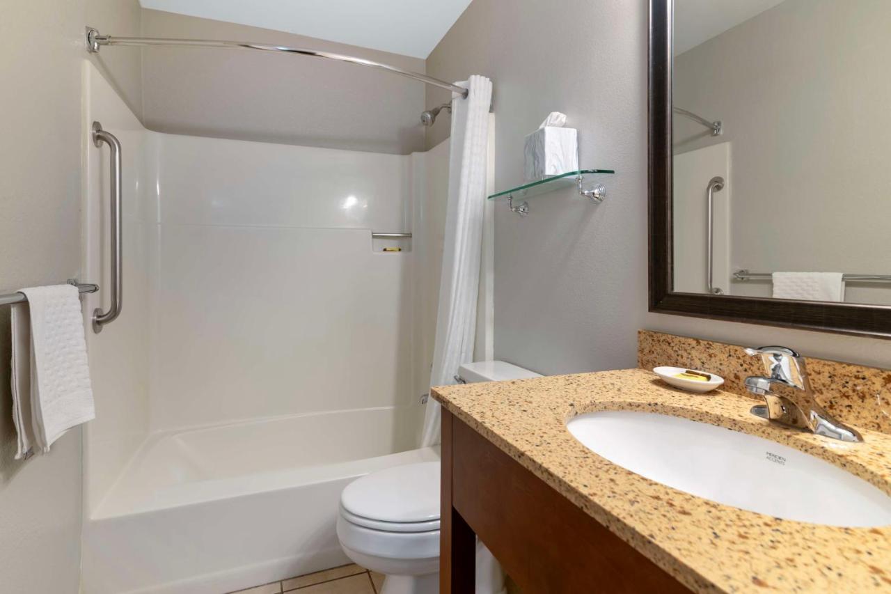 | Best Western Plus Windjammer Inn & Conference Center