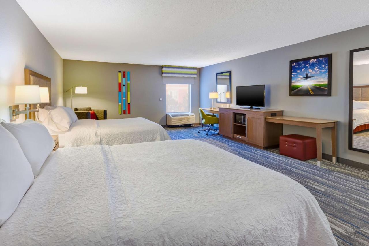 Queen Room with Sofa Bed - Mobility/Hearing Accessible at Hampton Inn Cincinnati Airport - North