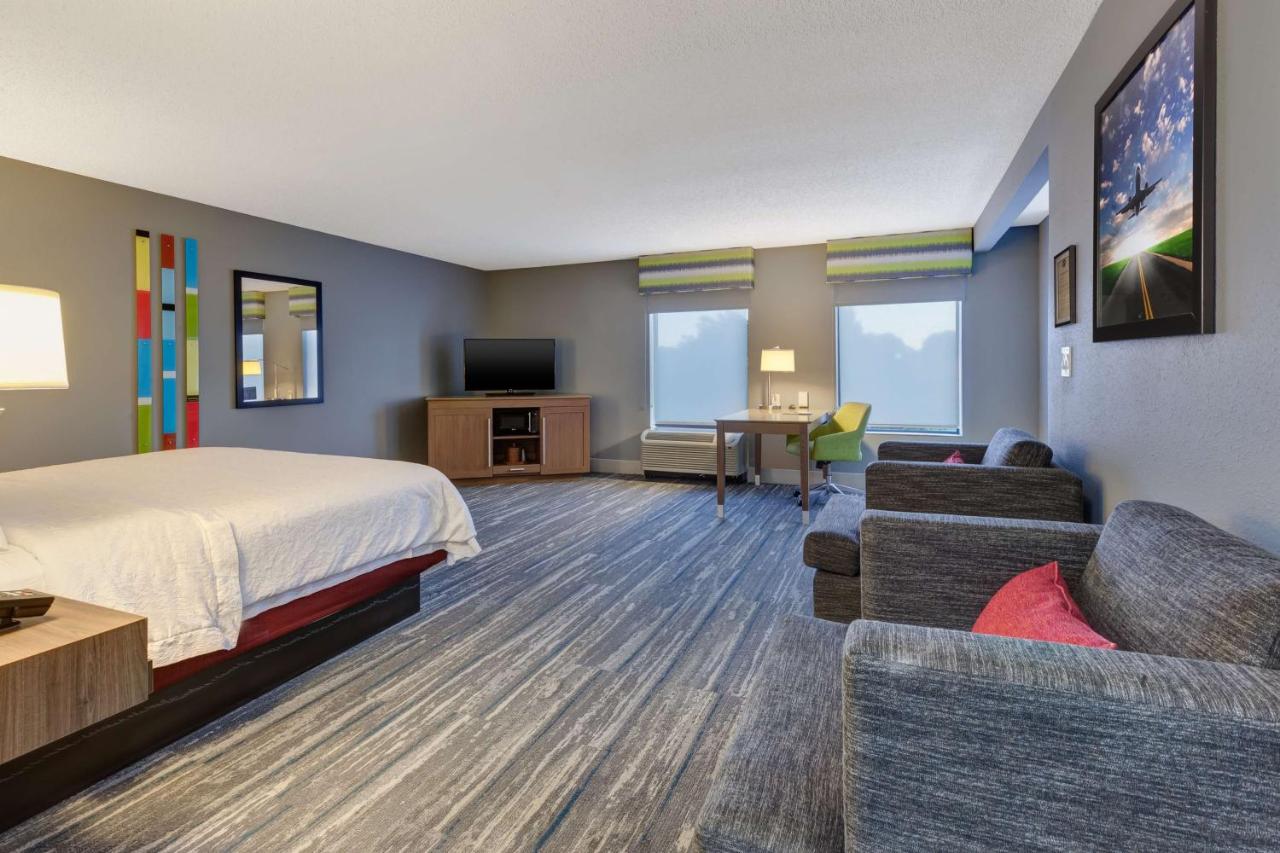 King Room with Spa Bath - Non-Smoking at Hampton Inn Cincinnati Airport - North