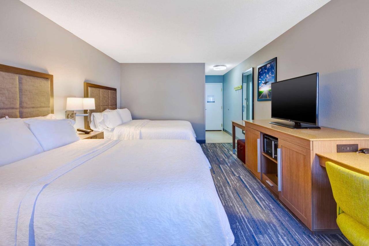 Queen Room with Two Queen Beds - Non-Smoking at Hampton Inn Cincinnati Airport - North