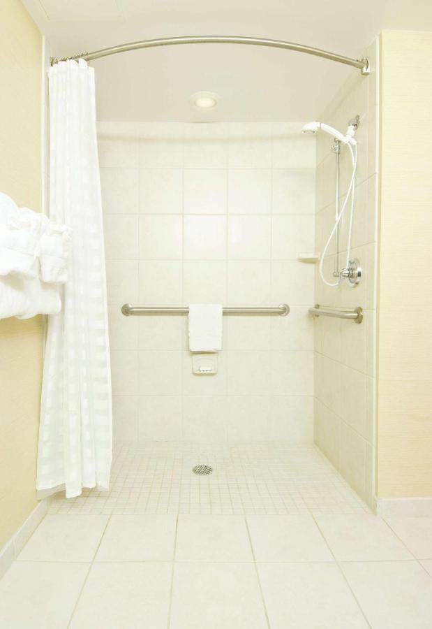 | DoubleTree Suites by Hilton Cincinnati – Blue Ash