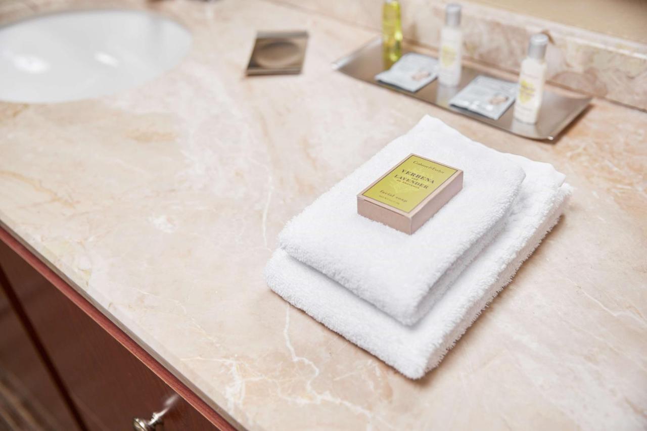 | DoubleTree Suites by Hilton Cincinnati – Blue Ash