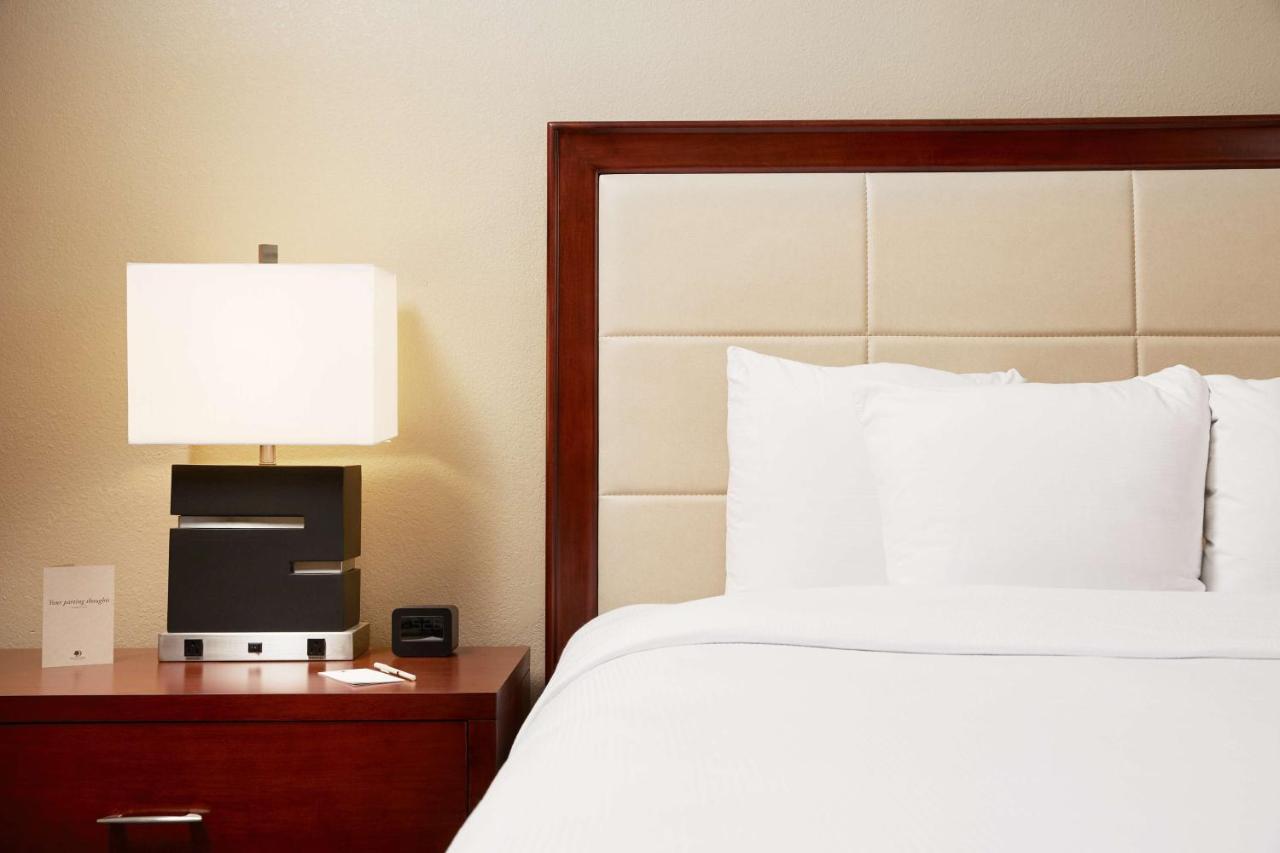 | DoubleTree Suites by Hilton Cincinnati – Blue Ash