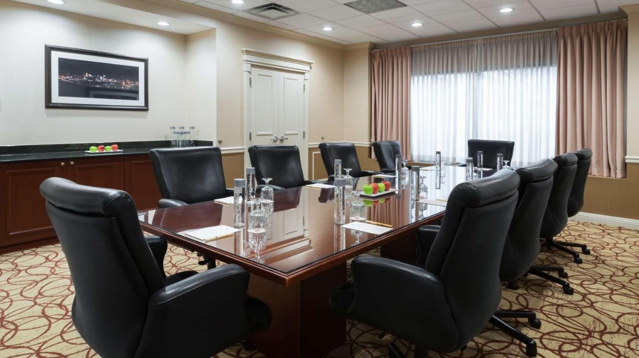 | DoubleTree Suites by Hilton Cincinnati – Blue Ash