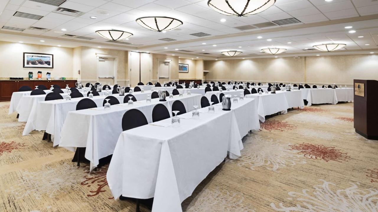 | DoubleTree Suites by Hilton Cincinnati – Blue Ash