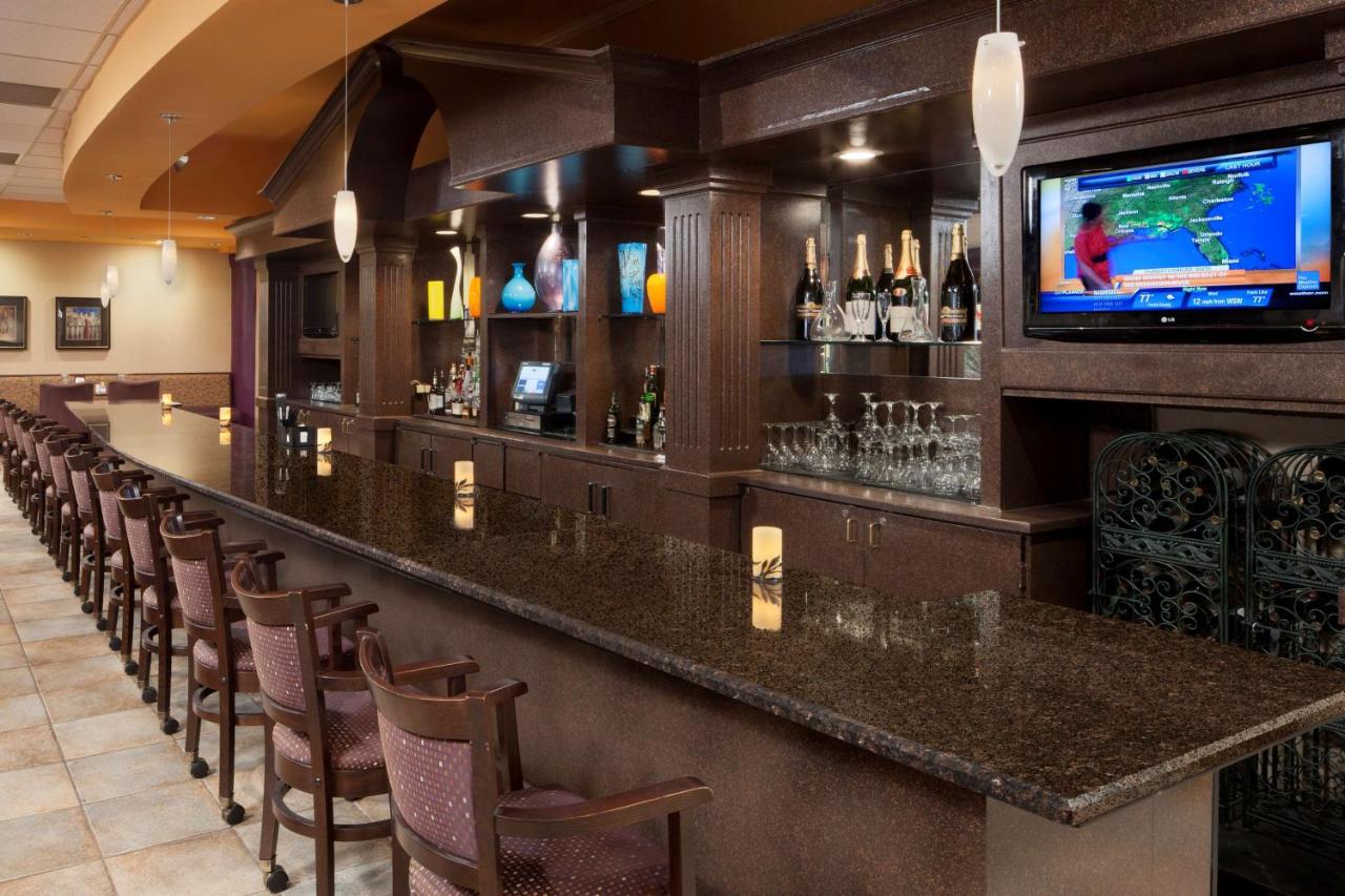 | DoubleTree Suites by Hilton Cincinnati – Blue Ash