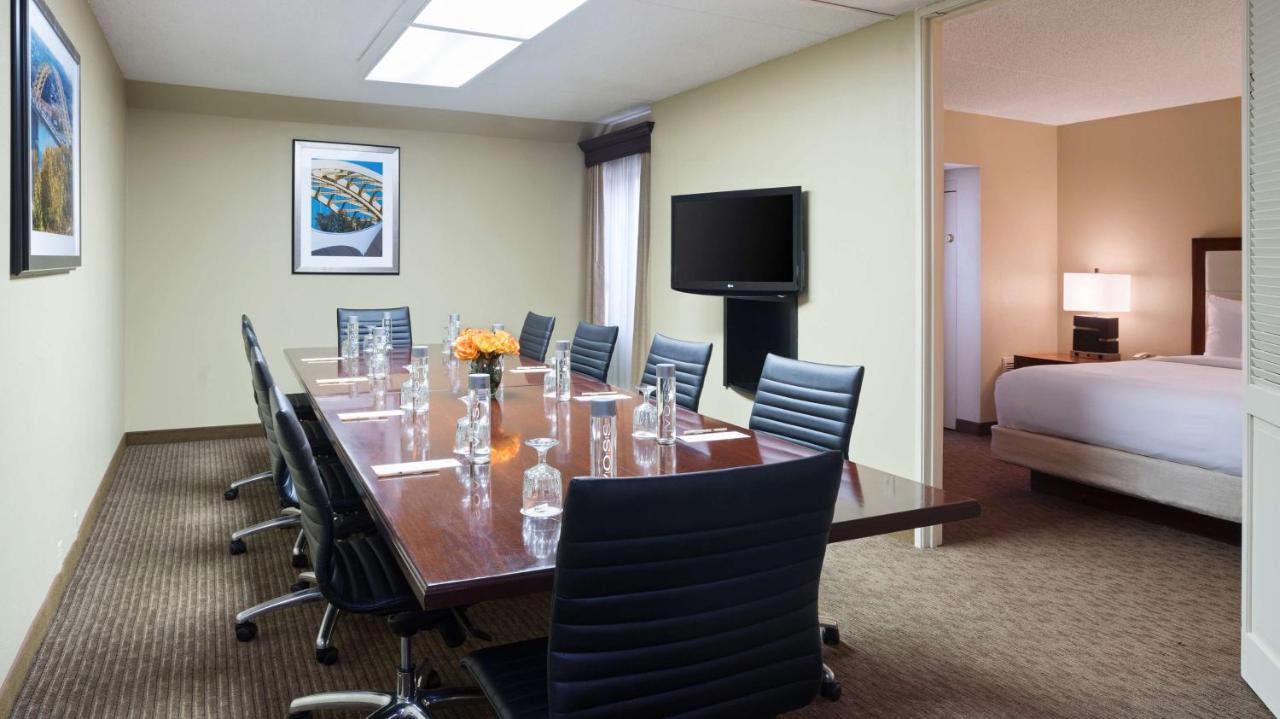 | DoubleTree Suites by Hilton Cincinnati – Blue Ash
