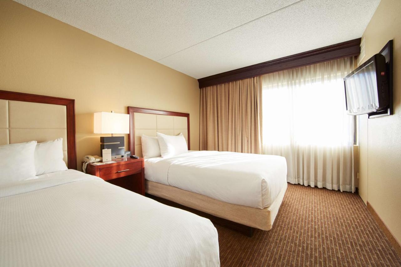 | DoubleTree Suites by Hilton Cincinnati – Blue Ash