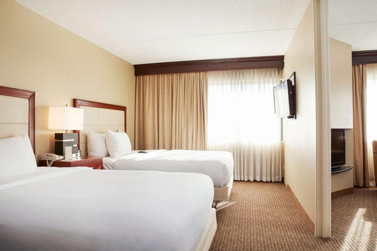 | DoubleTree Suites by Hilton Cincinnati – Blue Ash
