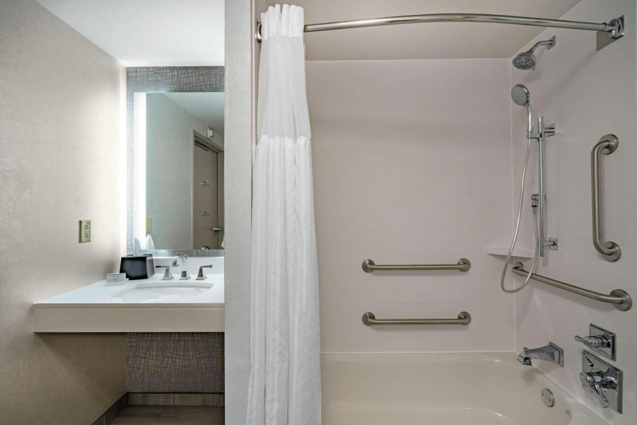King Room - Disability Access with Tub at Hilton Garden Inn Louisville East