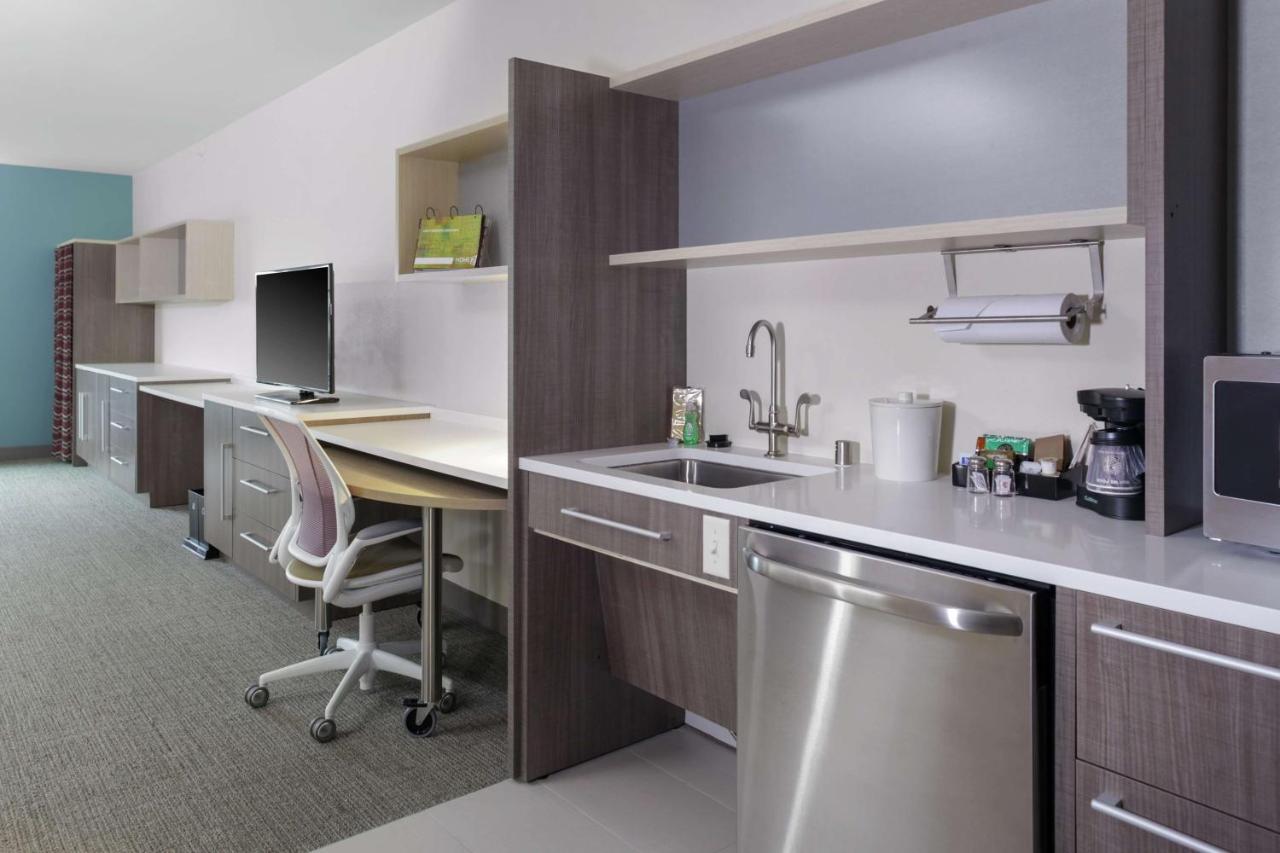 Queen Studio with Roll-In Shower - Mobility/Hearing Accessible at Home2 Suites by Hilton Fort Collins