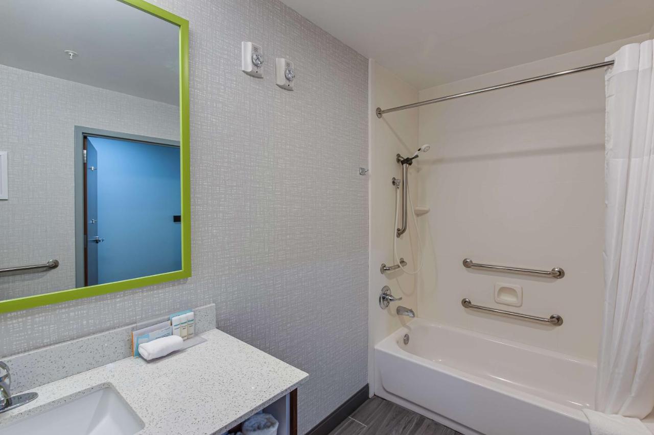 King Room - Mobility Accessible/Non-Smoking at Hampton Inn Oak Grove Fort Campbell