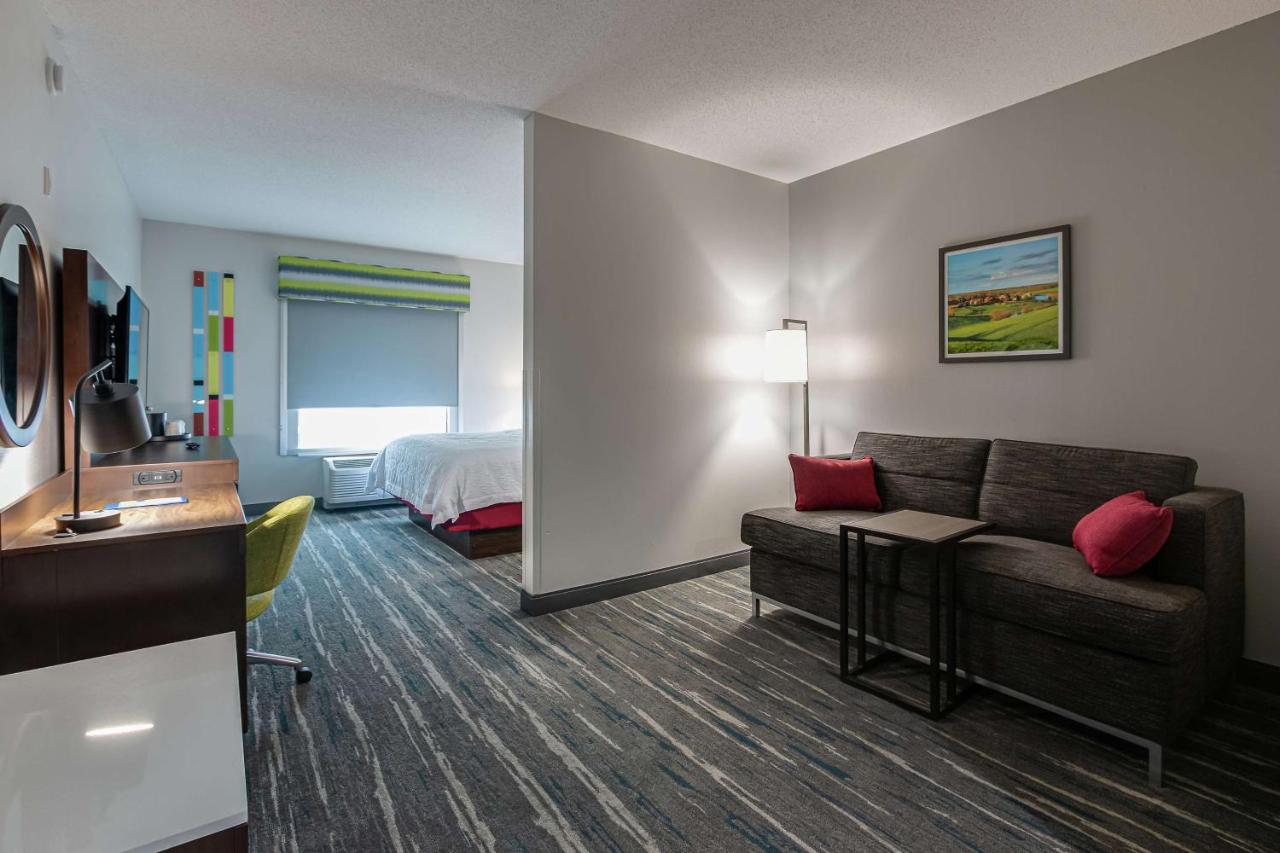 One-Bedroom King Suite - Non-Smoking at Hampton Inn Oak Grove Fort Campbell
