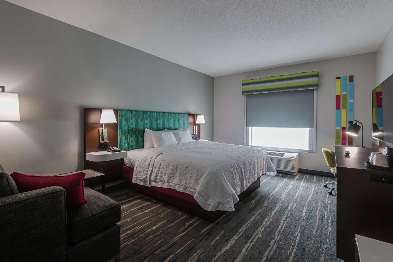 King Room at Hampton Inn Oak Grove Fort Campbell
