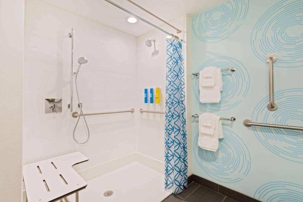 King Room - Mobility Accessible at Tru By Hilton Bradenton I-75, FL