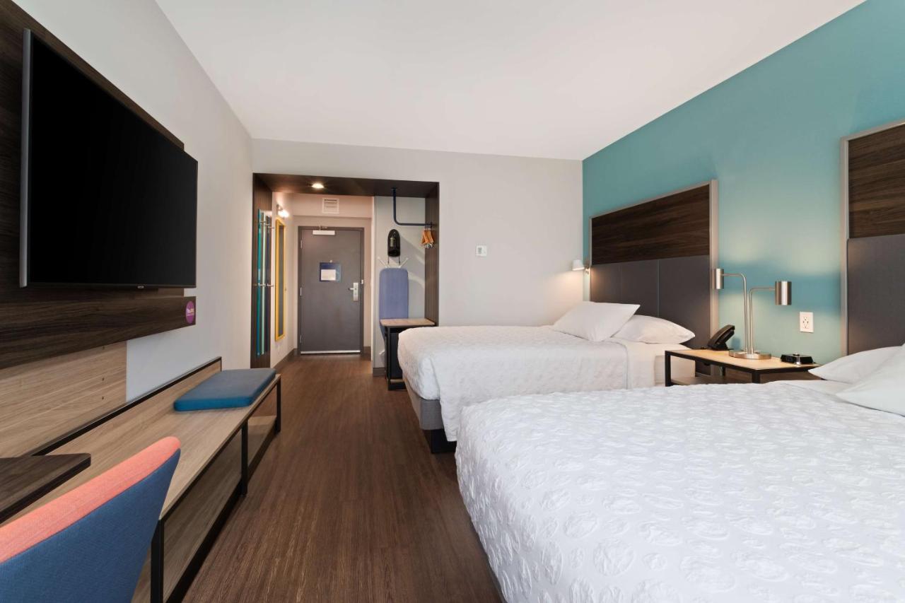 Queen Room with Two Queen Beds at Tru By Hilton Bradenton I-75, FL