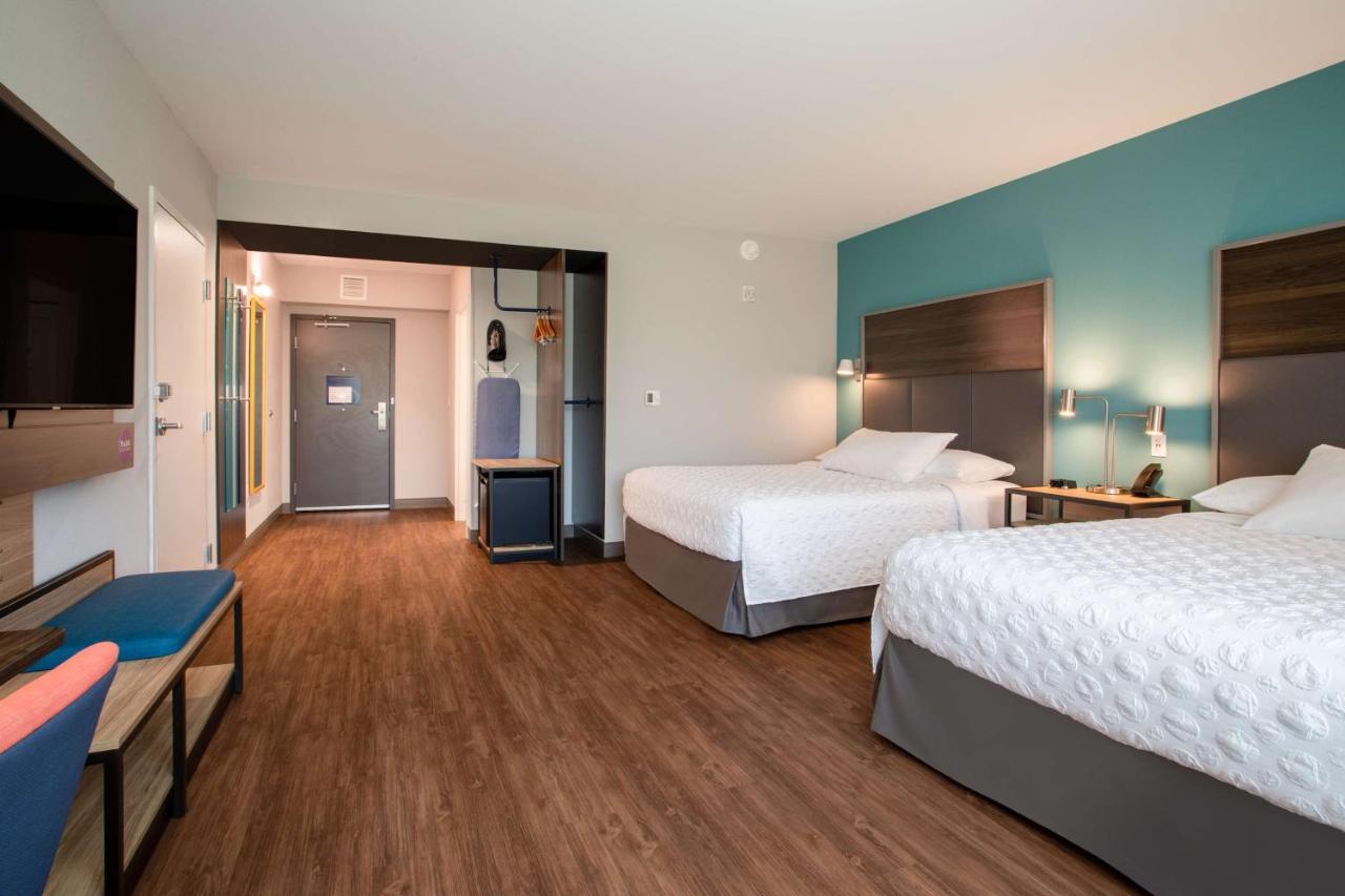 Queen Room with Two Queen Beds - Mobility Accessible at Tru By Hilton Bradenton I-75, FL