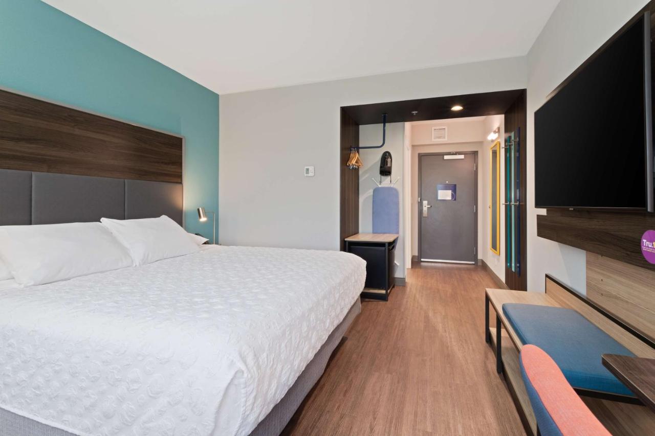King Room at Tru By Hilton Bradenton I-75, FL
