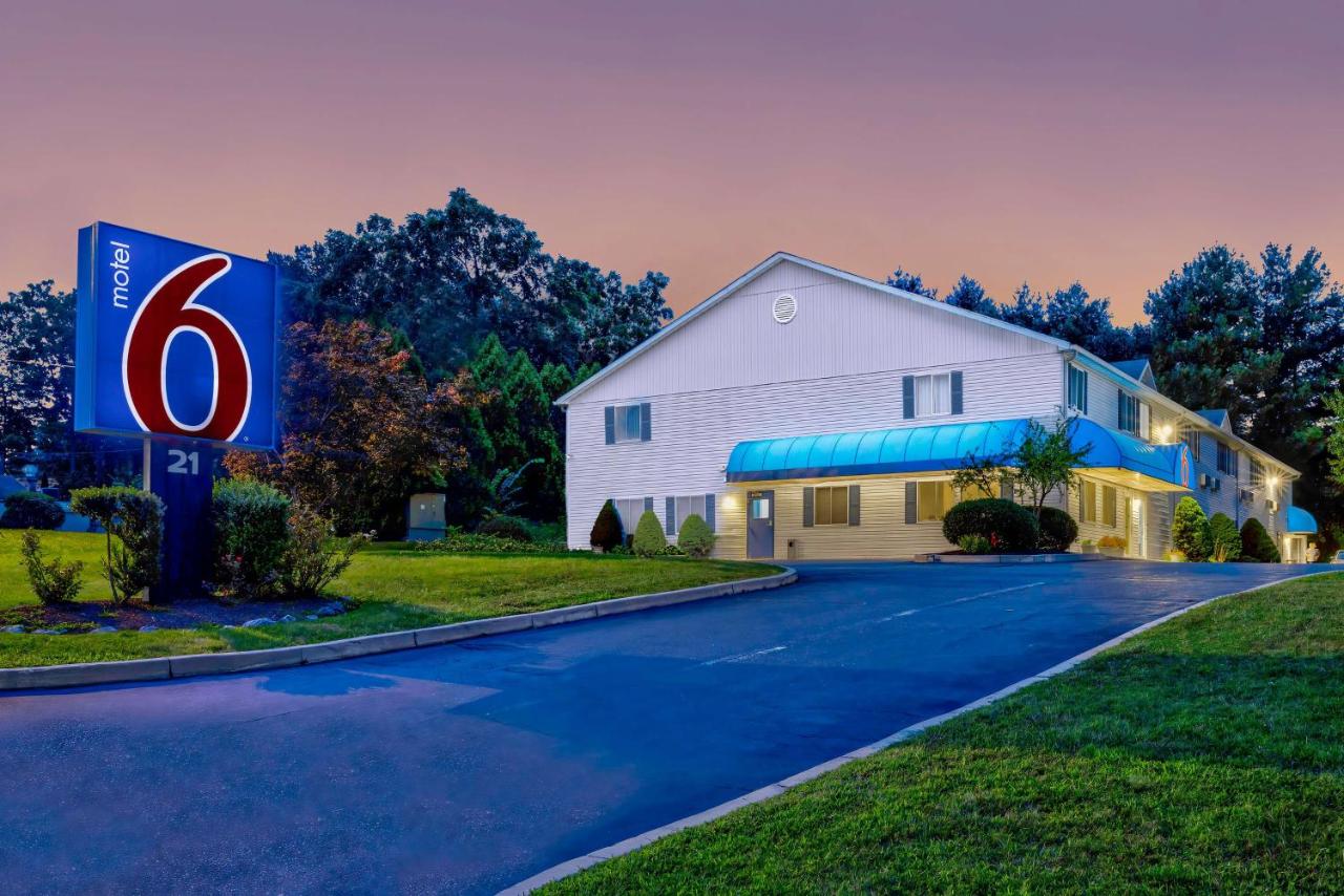 | Motel 6 Bethel, CT - Danbury