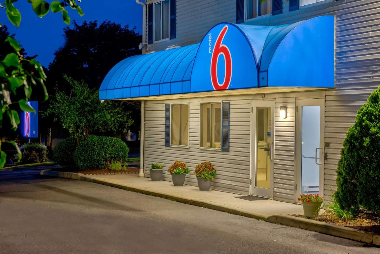| Motel 6 Bethel, CT - Danbury