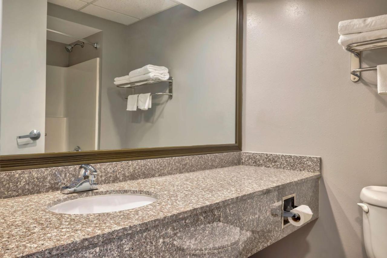 | Motel 6 Bethel, CT - Danbury