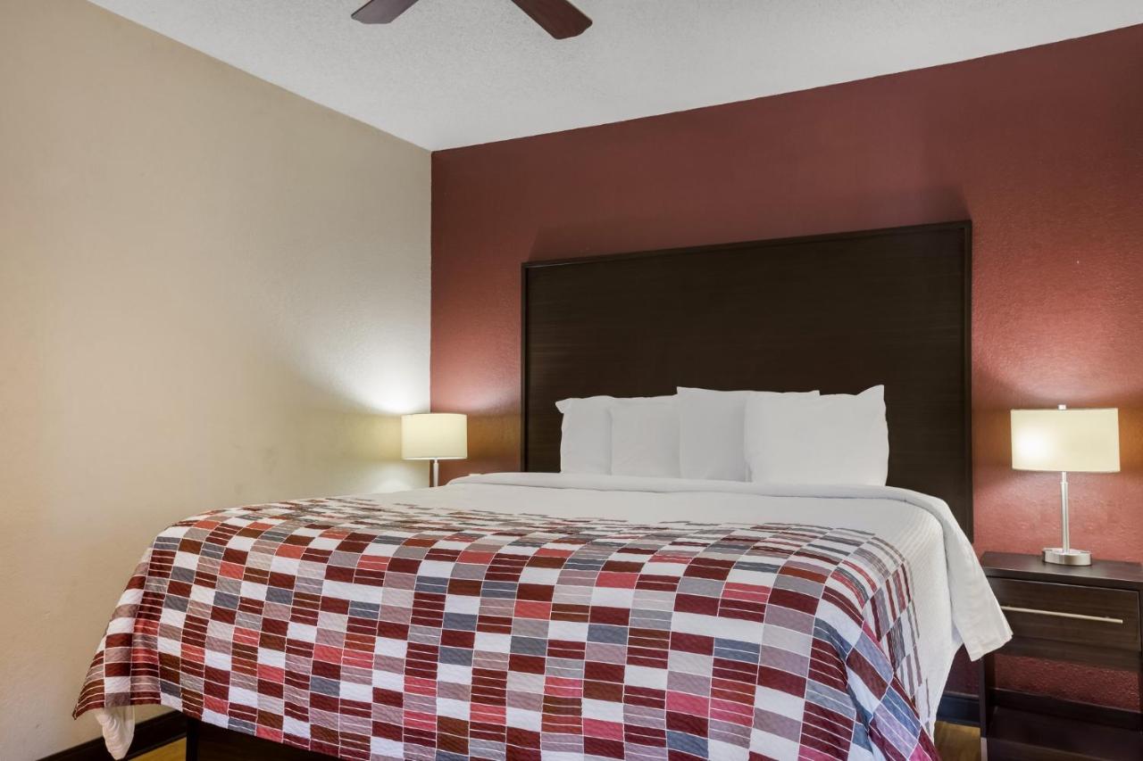 Standard King Room Non-Smoking at Red Roof Inn & Suites Statesboro - University