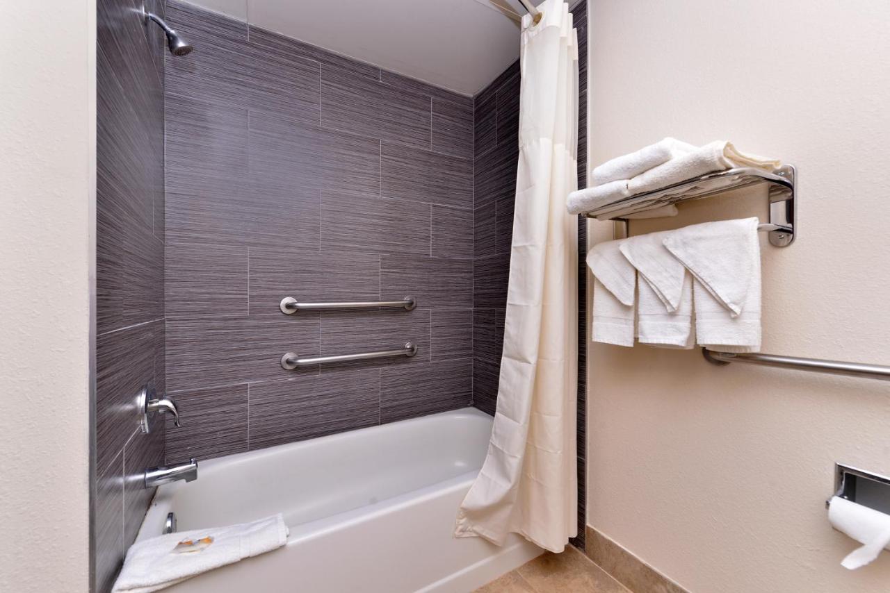 Queen Room with Two Queen Beds at Quality Inn & Suites Matteson near I-57